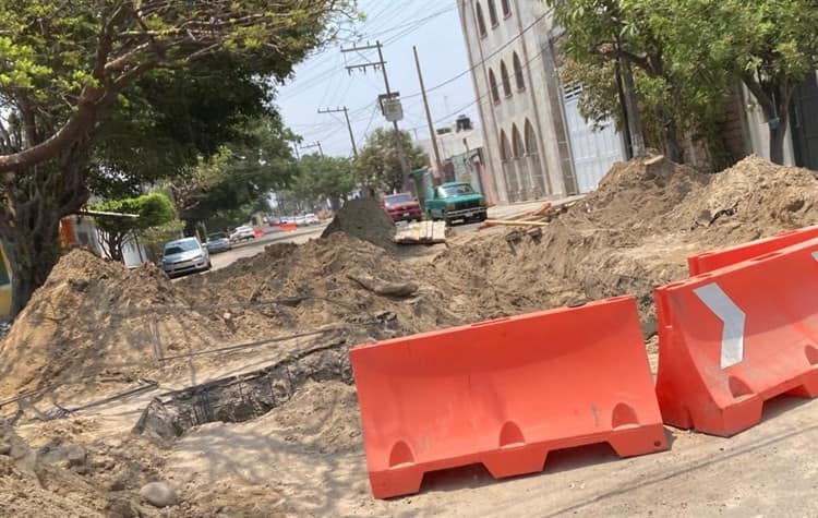 Precaución: cierres viales generan caos en Veracruz por mala señalización