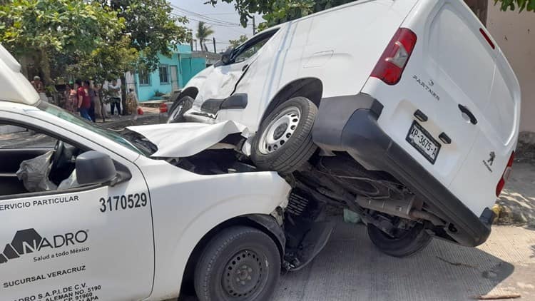 Se estrellan camionetas en la Reserva Tarimoya, en Veracruz