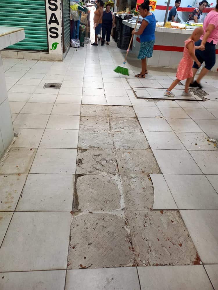 Calor levanta el piso del Mercado Morelos de Coatzacoalcos