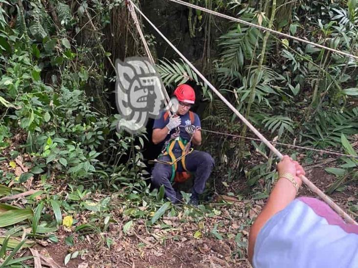 Muere hombre al caer a sótano de 25 metros en Omealca