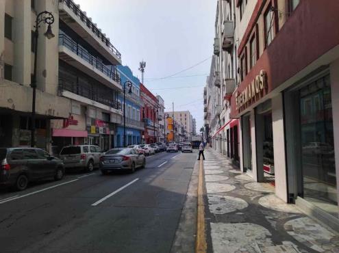Comercios del centro de Veracruz sufren por apagones