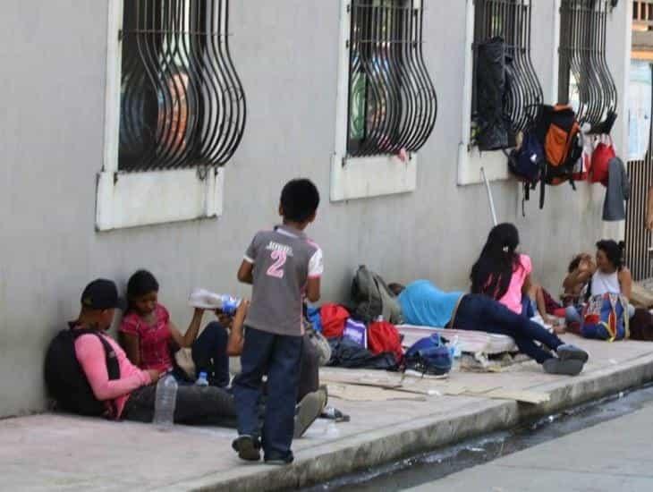 Hacen llamado a las autoridades por necesidades fisiológicas de migrantes en el sur de Veracruz