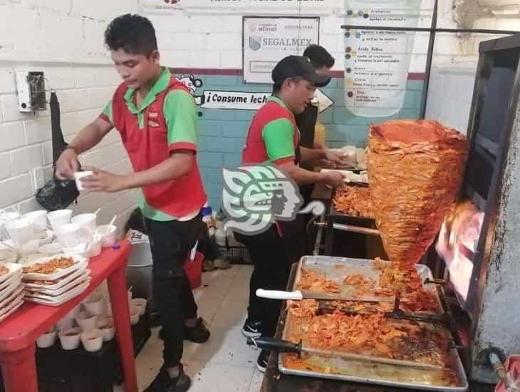 Con tacos y regalos, festejan a las mamás en el Mercado Puerto México (+Vídeo)