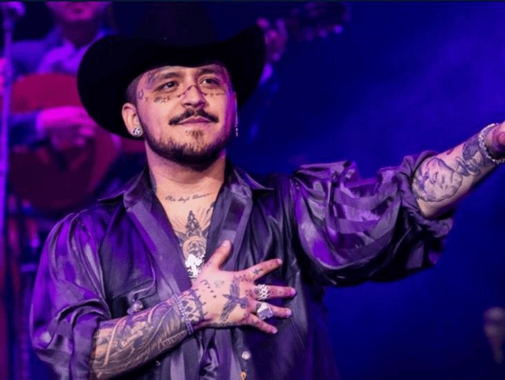 ¡Eso va a doler! Comienza Christian Nodal a removerse los tatuajes del rostro