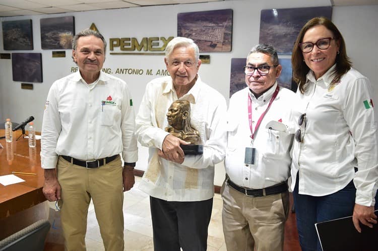 Soberanía energética va: AMLO en visita a refinería de Cadereyta