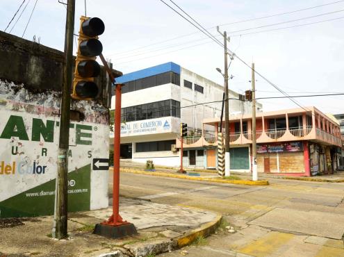 La furia de la tormenta deja sin luz a 80 mil usuarios en el sur de Veracruz