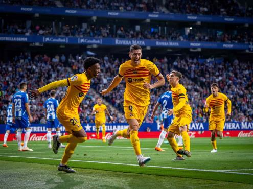 Barcelona golea al Espanyol y se corona campeón de la Liga Española