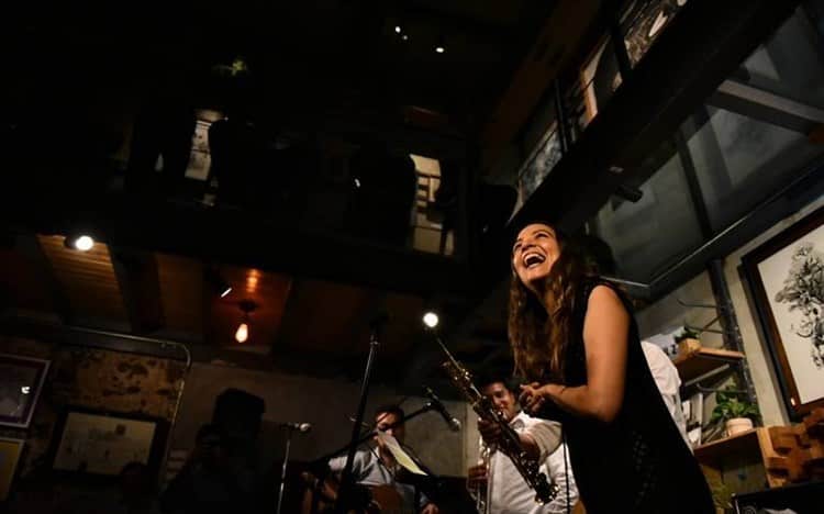 Pop y son jarocho: Lafourcade pasa de presentaciones en cantina de Veracruz al estrellato