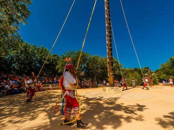 En el aire, la seguridad de los Voladores de Papantla: no les reactivan seguros de vida