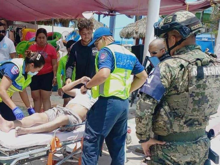 Salvan a bañista de morir ahogado en Balneario Mocambo