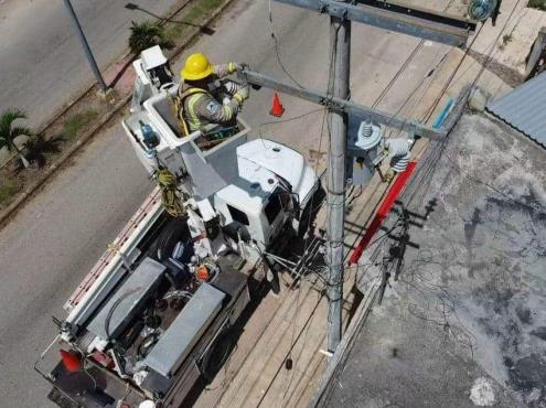 CFE restablece suministro eléctrico al 96% de usuarios en Veracruz; 362 mil afectados