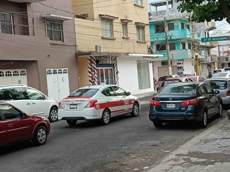 Amenazan con bloquear calles por cortes de luz en colonia Centro de Veracruz