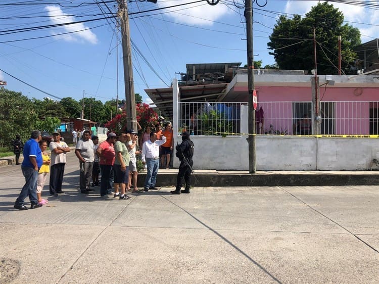 Se desata violencia en Poza Rica; matan a hombre y mujer que viajaban en un taxi