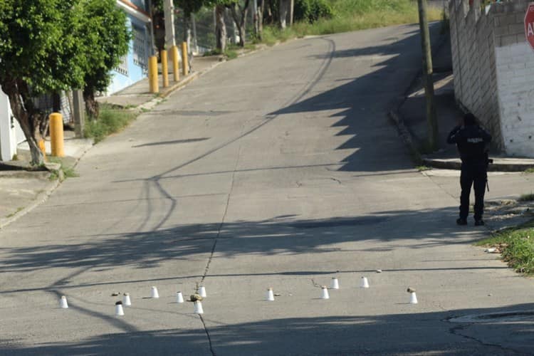 Se desata violencia en Poza Rica; matan a hombre y mujer que viajaban en un taxi
