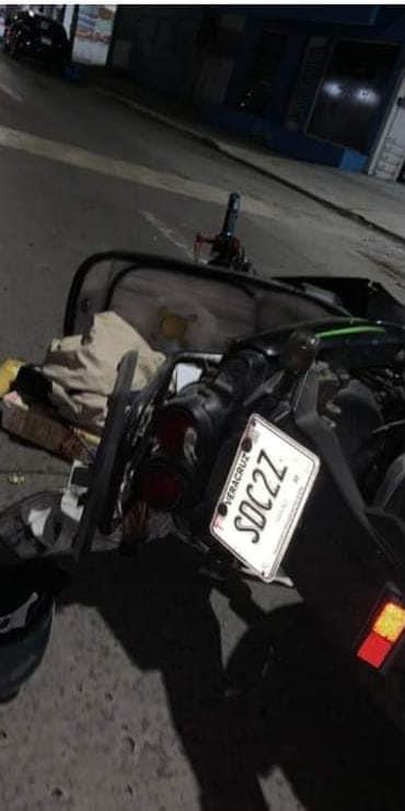 Joven derrapa en su motocicleta en la colonia La Carranza