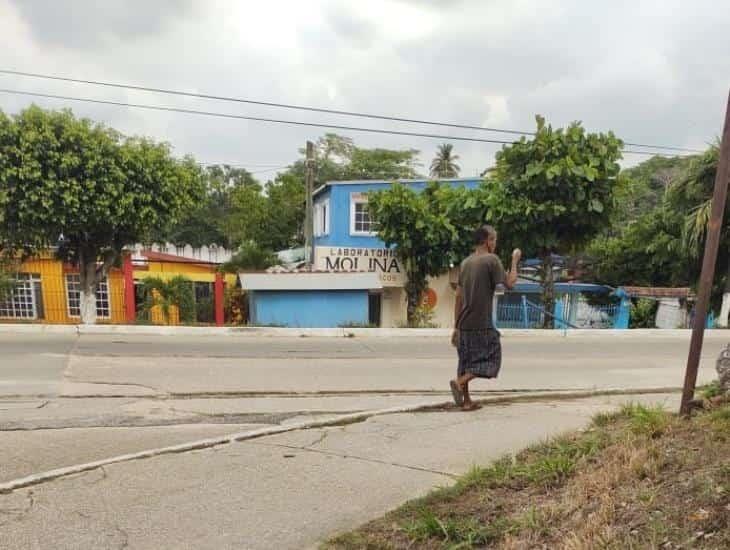 Ponciano, agresivo sujeto, pone en alerta a Moloacán; nadie lo controla