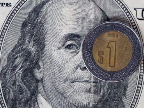 Peso se fortalece ante el dólar con histórica ganancia