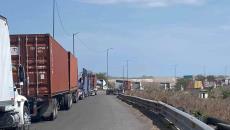 Transportistas bloquean entrada al recinto portuario en Veracruz (+Video)