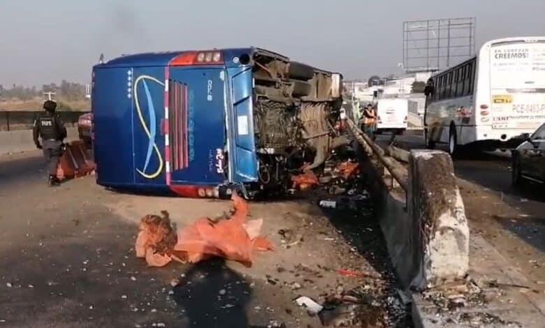 ¡Lamentable suceso! Van a concierto y vuelca autobús a su regreso a Celaya