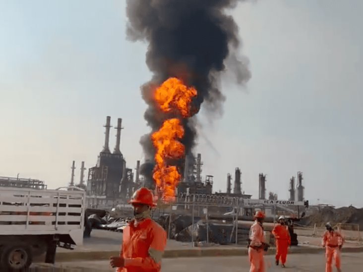 Alerta por incendio en refinería Antonio Dovalí Jaime en Oaxaca (+video)