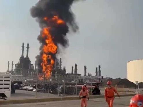 Se registra fuerte incendio en refinería Antonio Dovalí Jaime de Salina Cruz (+Video)