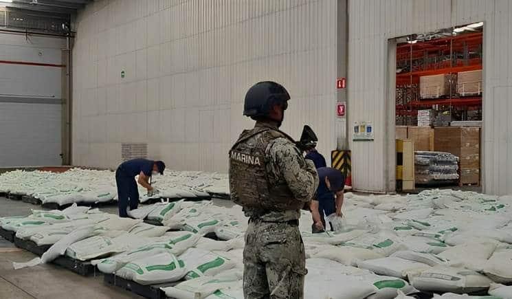 Aseguran 26.5 toneladas de zeolita y cocaína en el puerto de Veracruz