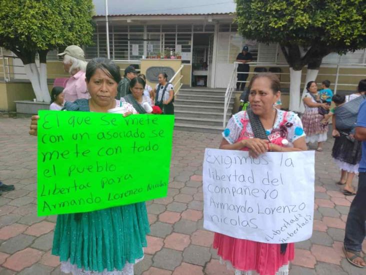 Exigen integrantes de Mujeres Voluntarias liberación de su compañero detenido el miércoles (+Video)