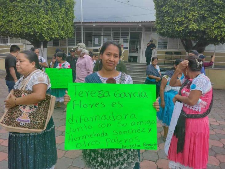 Exigen integrantes de Mujeres Voluntarias liberación de su compañero detenido el miércoles (+Video)