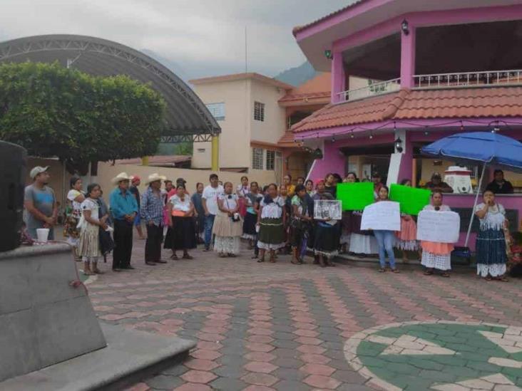 Exigen integrantes de Mujeres Voluntarias liberación de su compañero detenido el miércoles (+Video)