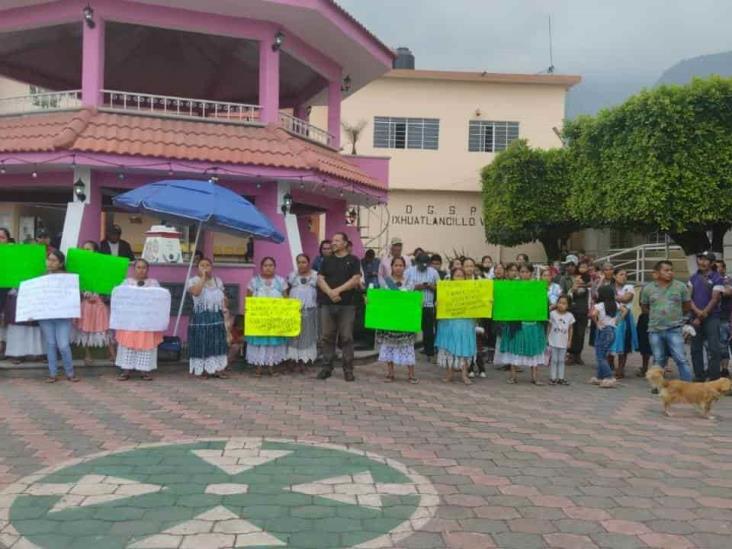 Exigen integrantes de Mujeres Voluntarias liberación de su compañero detenido el miércoles (+Video)