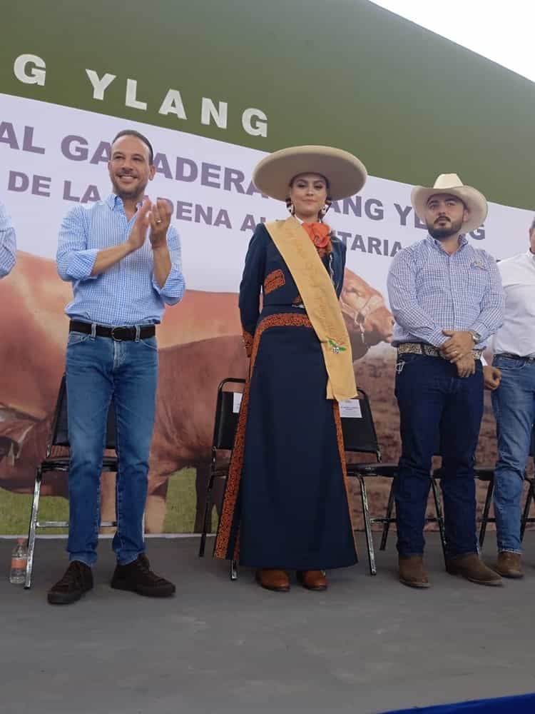 Inauguran la Feria Ganadera Ylang Ylang; fiesta reúne a alcaldes de toda la región