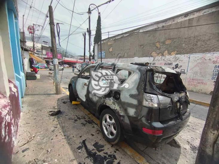 Pelea de pareja termina con camioneta quemada en Mendoza