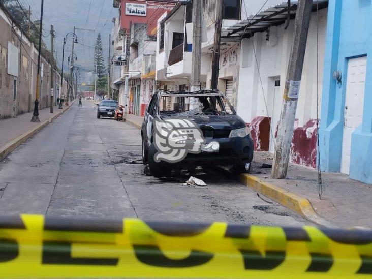 Pelea de pareja termina con camioneta quemada en Mendoza