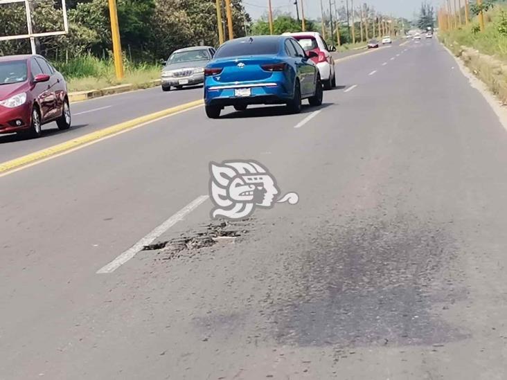 Es un peligro; carretera 4 carriles de Nanchital sigue sin ser reparada