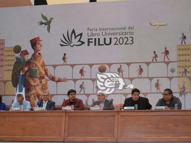 Entregan Premio Nacional al Estudiante Universitario, en FILU 2023