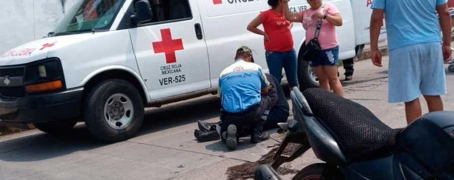 Guardia de seguridad se lesiona al derrapar en su motocicleta en Tierra Blanca