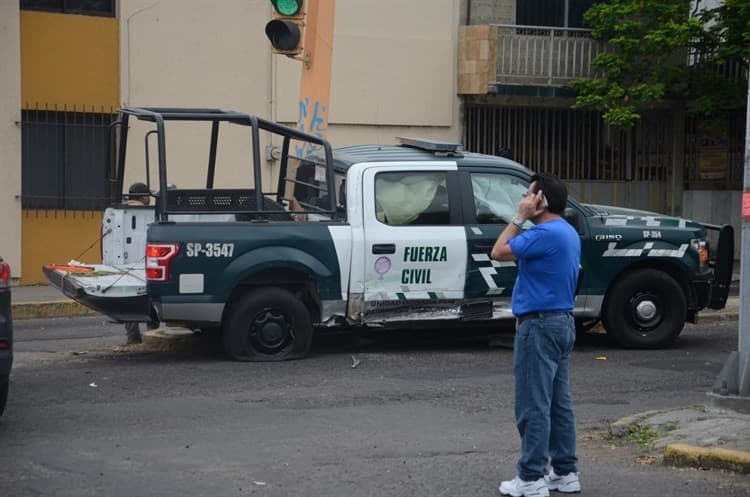 Fuerte accidente entre patrulla de la Fuerza Civil y camioneta en Boca del Río (+Video)