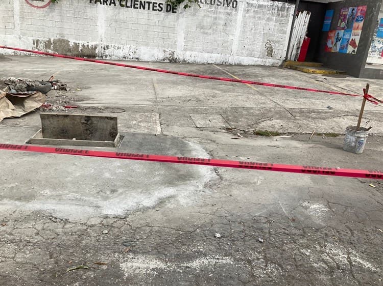 Tapan hundimiento, pero les dejan el escombro en calles de Veracruz