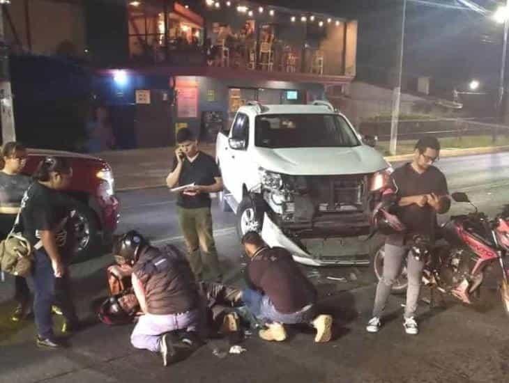 Motorrepartidor resulta herido tras chocar contra camioneta en Xalapa
