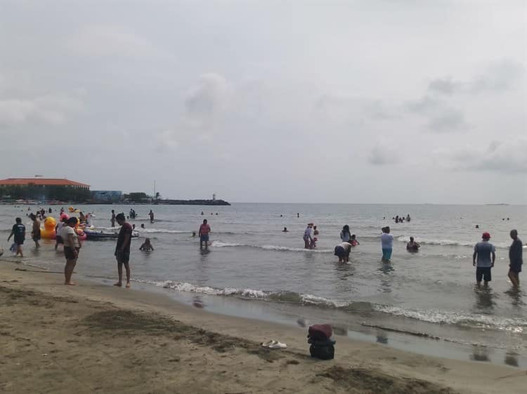 Bañistas no respetan horarios de ingreso a las playas: guardavidas