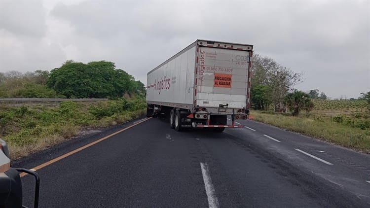 Tráiler choca con otro sobre la autopista Cosamaloapan – La Tinaja