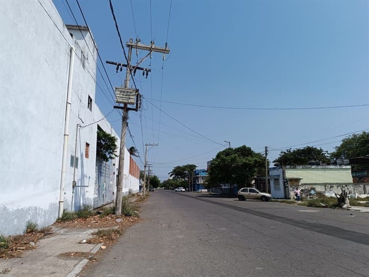 Apagones dejan sin medicina a vecinos de la Virgilio Uribe, en Veracruz