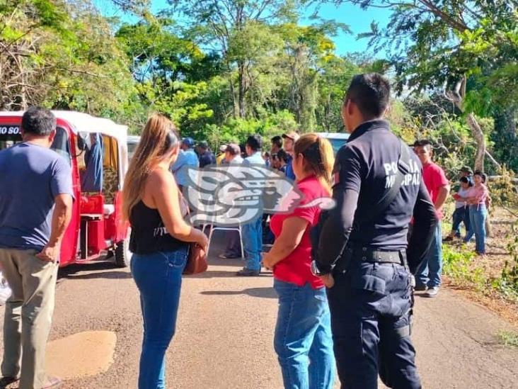 En Soteapan, ejidatarios bloquean carretera a San Fernando