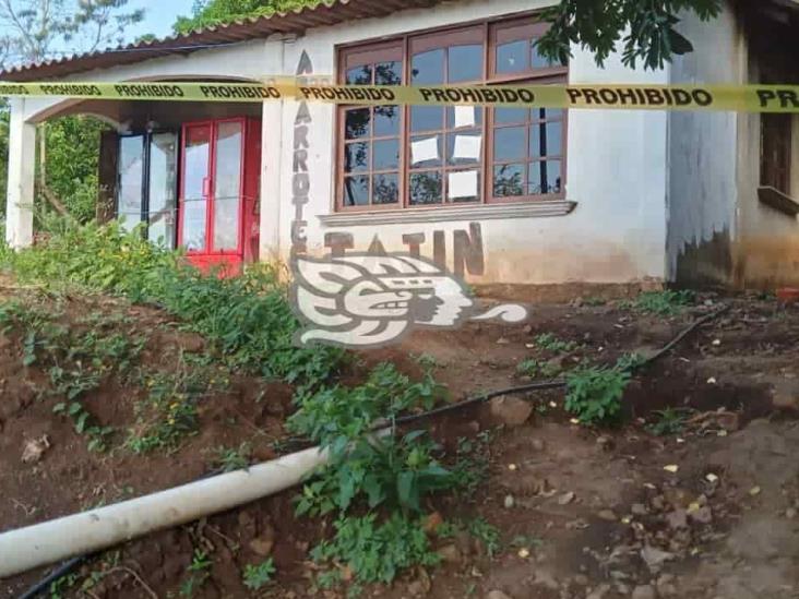 Balean casa de hermana de diputado federal de Morena en Tatahuicapan