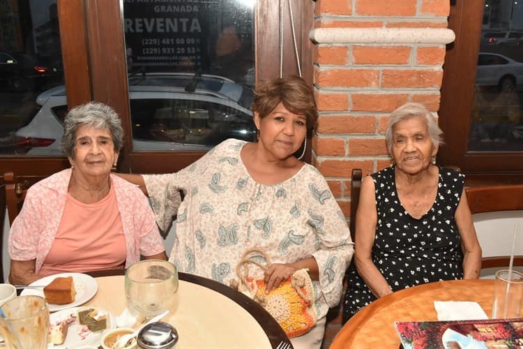Madrecitas de la Casa Enlace Club Virginia fueron celebradas en su día