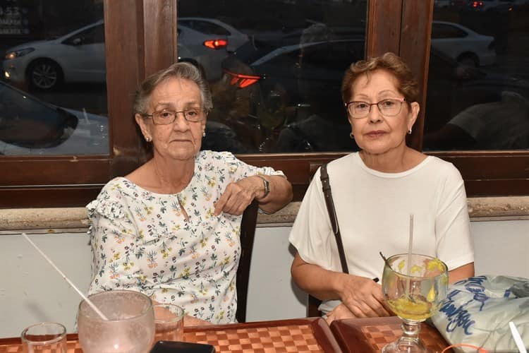 Madrecitas de la Casa Enlace Club Virginia fueron celebradas en su día