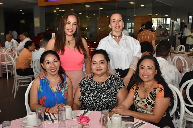 Canaco Servytur Veracruz celebró también a las mamás