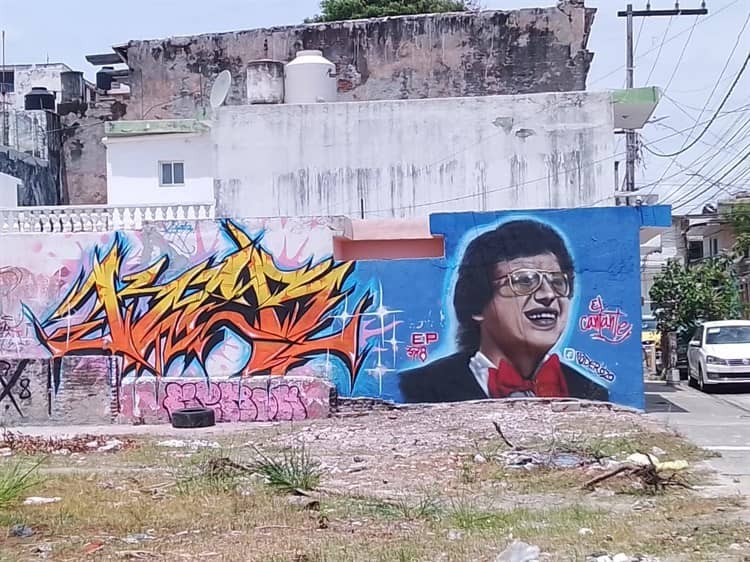 Barrio de La Huaca estrena mural del cantante de salsa Héctor Lavoe
