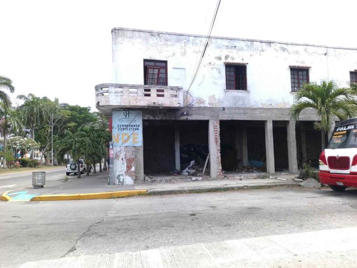 En guarida de indigentes se ha convertido edificio abandonado de Veracruz