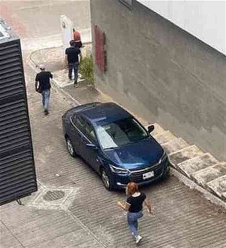 Graban a tres sujetos intentando robar en el centro de Xalapa